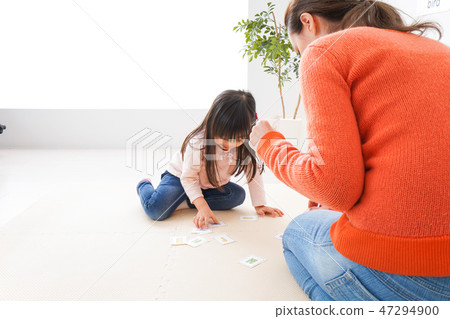 學習母語和英語的兒童 47294900