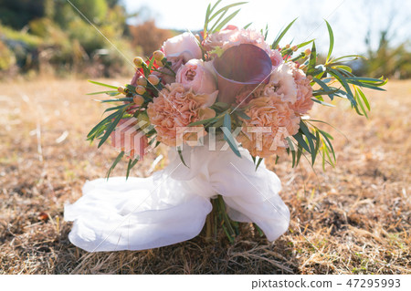 wedding bouquet of various flowers in peach tones 47295993