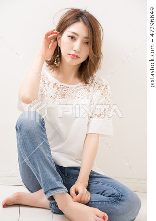 坐著的女人 47296649
