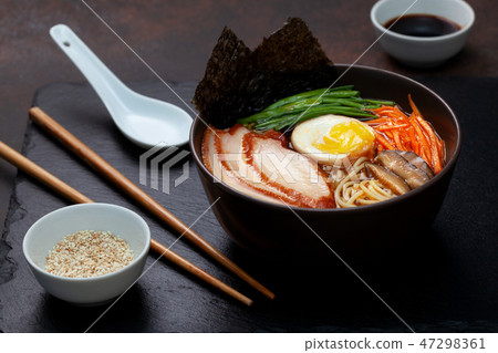 ramen soup with chicken 47298361