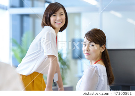 Business woman office 47300891