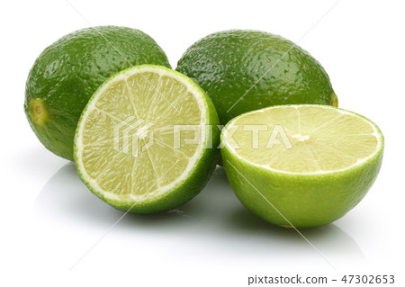 Sliced fresh lime fruits 47302653
