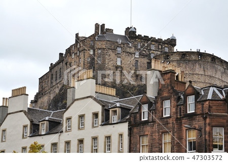 Edinburgh Castle on Castle Rock, Scotland Edinburgh Castle on Castle Rock, Scotland 47303572