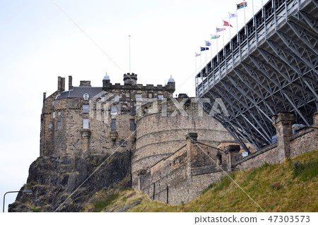 Edinburgh Castle on Castle Rock, Scotland Edinburgh Castle on Castle Rock, Scotland 47303573