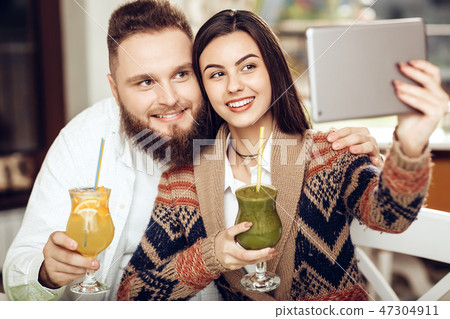 Portrait of a happy young couple in a restaurant 47304911