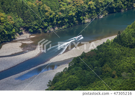 運行在北山河的噴水船 47305216