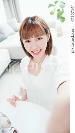 woman selfie with teeth retainer woman selfie with teeth retainer 47307144