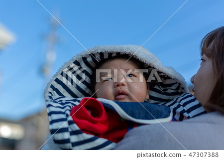Parent and child taking a walk 47307388