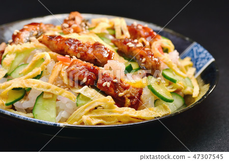 Sushi of salmon 47307545