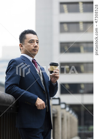 Businessman in coffee break 47308528