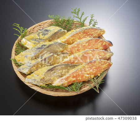 Nishikyo的醃三文魚和鮭魚 47309038