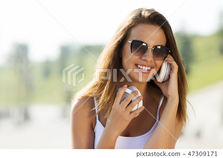 Teenager girl having time in outdoors Teenager girl having time in outdoors 47309171
