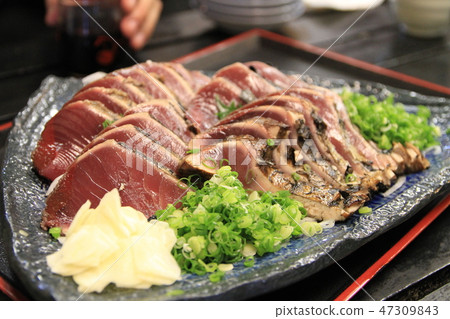 Straw-baked bonito beat 47309843