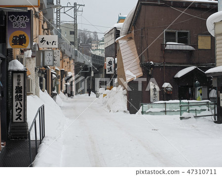 Otaru Hanazono Sachika street in winter 47310711