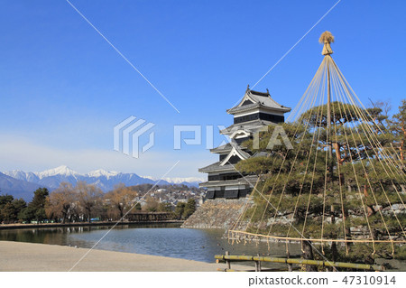 Matsumoto castle in winter Matsumoto castle in winter 47310914