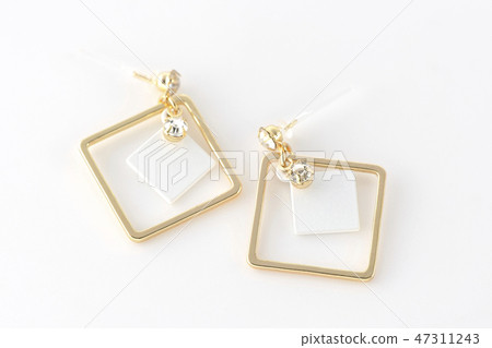Square earrings 47311243