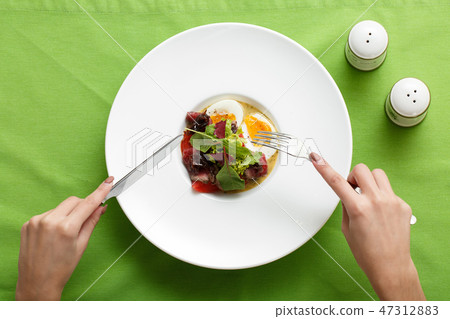 Top view of dish eggs with meet and salad on plate 47312883