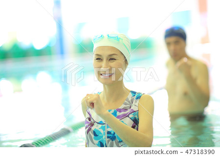 A 60-year-old man who goes to the pool A 60-year-old man who goes to the pool 47318390