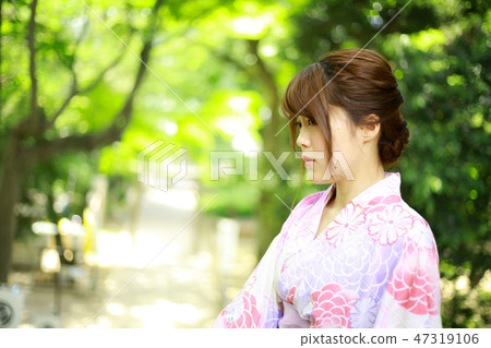 A woman in a yukata A woman in a yukata 47319106