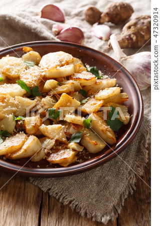 Jerusalem artichokes roasted with garlic, cheese 47320914
