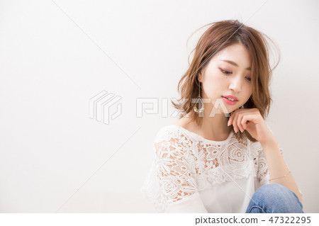 坐著的女人 坐著的女人 47322295