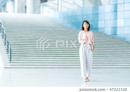 Business woman 47322330