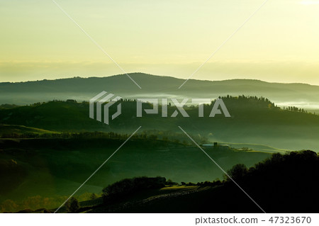 Beautiful green hills in Tuscany, Italy. Beautiful green hills in Tuscany, Italy. 47323670