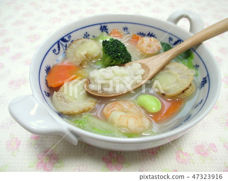 白色麥子湯用桃子 白色麥子湯用桃子 47323916