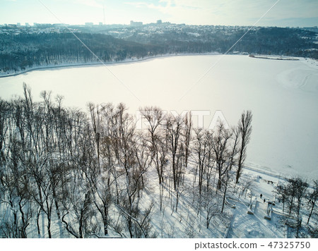 Valea Morilor park covered in snow 47325750