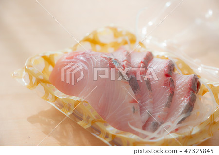 Kanpachi sashimi natural kampachi serving in a pack Kanpachi sashimi natural kampachi serving in a pack 47325845
