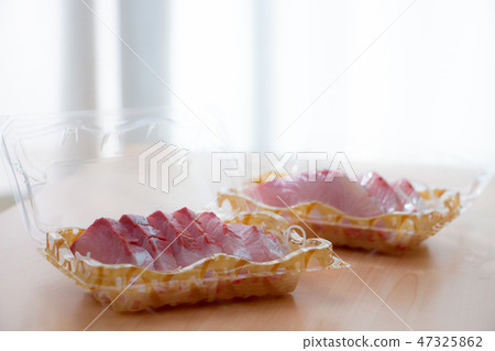 Kanpachi sashimi natural kampachi serving in a pack Kanpachi sashimi natural kampachi serving in a pack 47325862