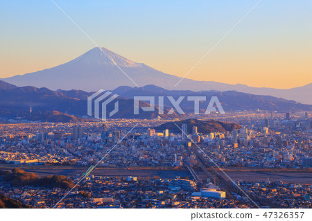 在靜岡市的晨光富士山 在靜岡市的晨光富士山 47326357
