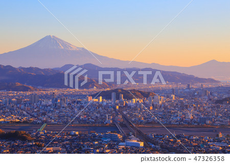 在靜岡市的晨光富士山 在靜岡市的晨光富士山 47326358