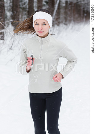 woman listening to music and jogging 47326846