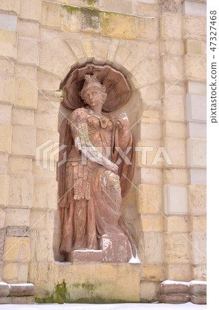 Statue symbolizing bravery. 47327468