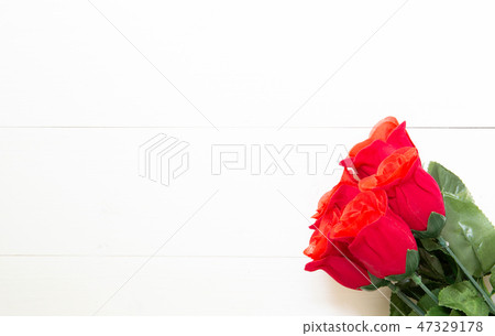 Present gift with red rose flower on wooden table, 14 February o Present gift with red rose flower on wooden table, 14 February o 47329178