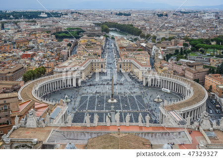 Aerial view St Peter Square (Piazza San Pietro) 47329327