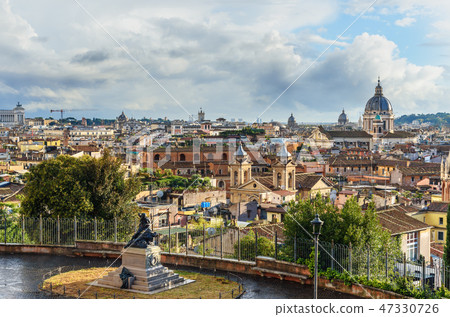View on Rome from Terrazza Viale del Belvedere View on Rome from Terrazza Viale del Belvedere 47330726