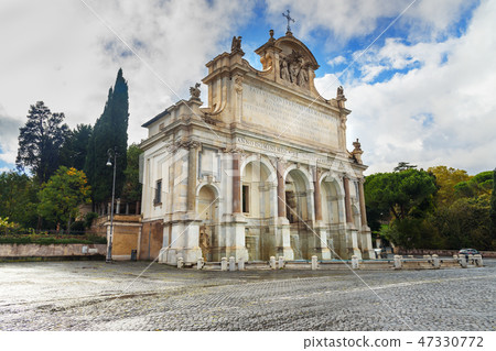 Fontana dell'Acqua Paola. Rome. Italy 47330772