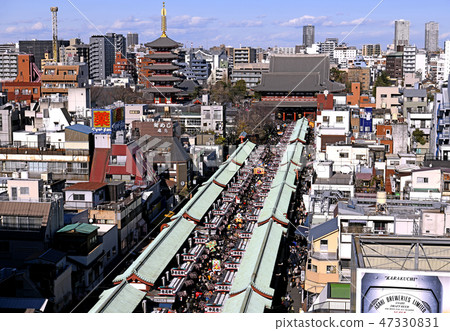 在淺草寺等東京城市風景的視圖平成的新年= 1月2日，平成31 47330831