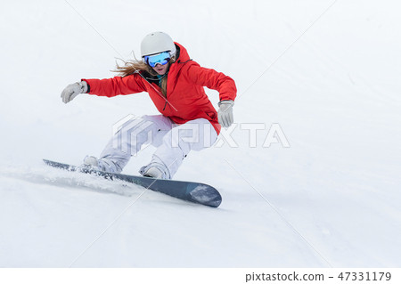 Ssnowboarder on slopes in the sunny morning 47331179