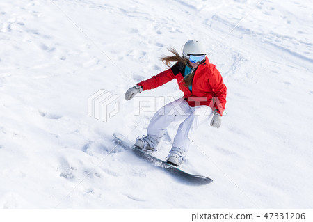 Ssnowboarder on slopes in the sunny morning 47331206