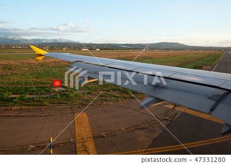 Airplane riding on takeoff strip in the airport 47331280