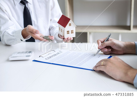 Real estate broker agent presenting and consult to customer to d 47331885