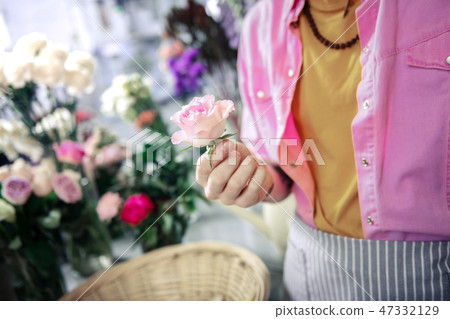 Close up of male hand holding rose 47332129