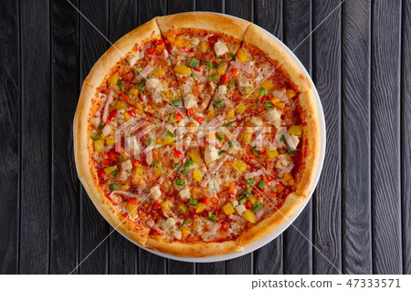 Pizza with ground-meat and vegetables 47333571