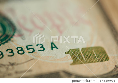 10 nember on dollar banknote 47336694