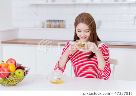 Beautiful young woman's daily life concept photo 052 Beautiful young woman's daily life concept photo 052 47337815
