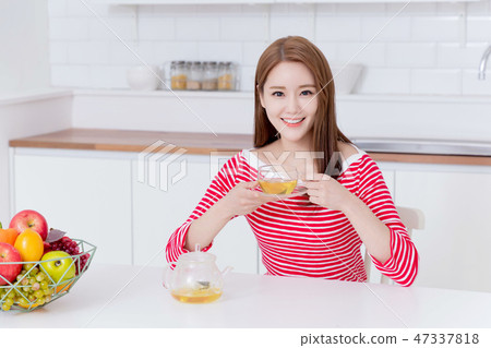 Beautiful young woman's daily life concept photo 041 Beautiful young woman's daily life concept photo 041 47337818
