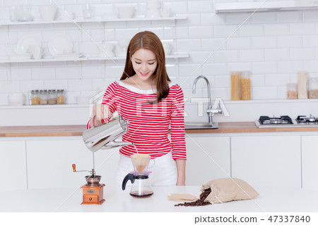 Beautiful young woman's daily life concept photo 047 Beautiful young woman's daily life concept photo 047 47337840